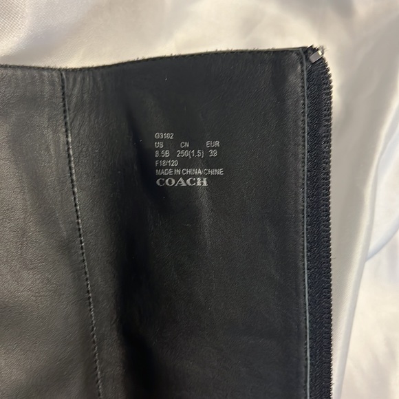 Mid calf length COACH boots - Picture 10 of 11